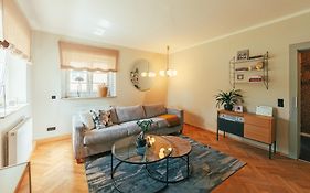 Ferienwohnung 60er Jahre Design Apartment - 65qm Fewo im Zittauer Gebirge - familienfreundliche Unterkunft am Bergfuß zum Töpfer
